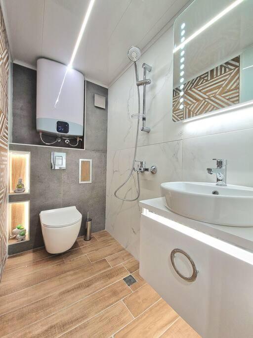 Luxury Apartment. 75 Inches Tv Varna Esterno foto