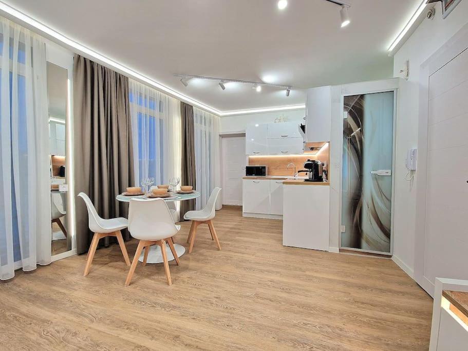 Luxury Apartment. 75 Inches Tv Varna Esterno foto
