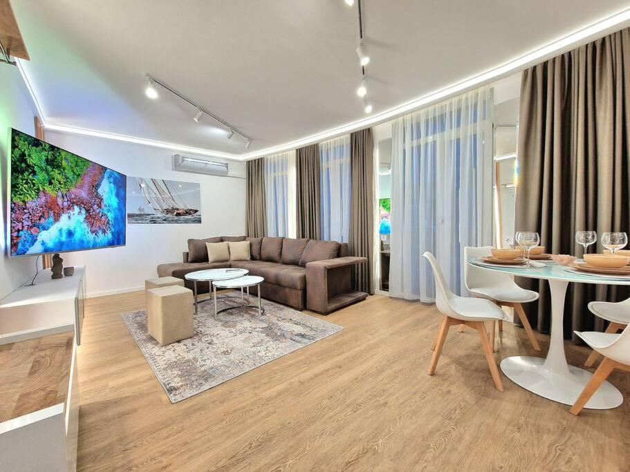 Luxury Apartment. 75 Inches Tv Varna Esterno foto