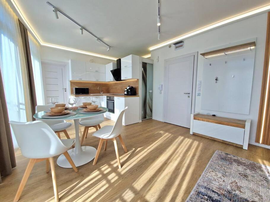 Luxury Apartment. 75 Inches Tv Varna Esterno foto