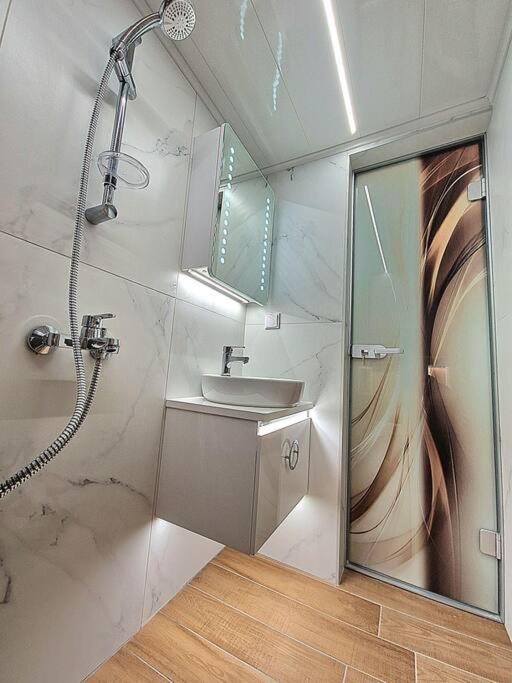 Luxury Apartment. 75 Inches Tv Varna Esterno foto