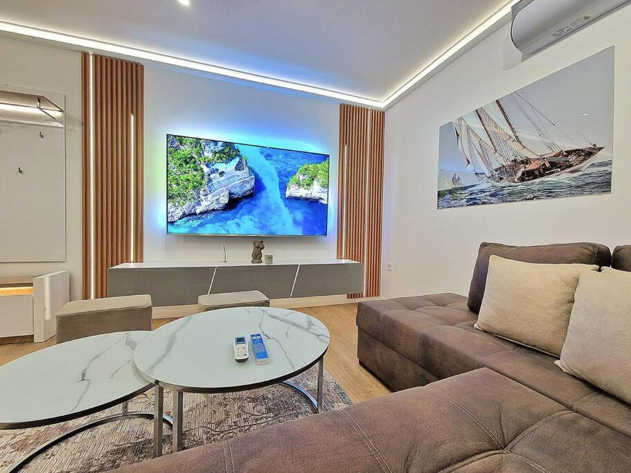 Luxury Apartment. 75 Inches Tv Varna Esterno foto