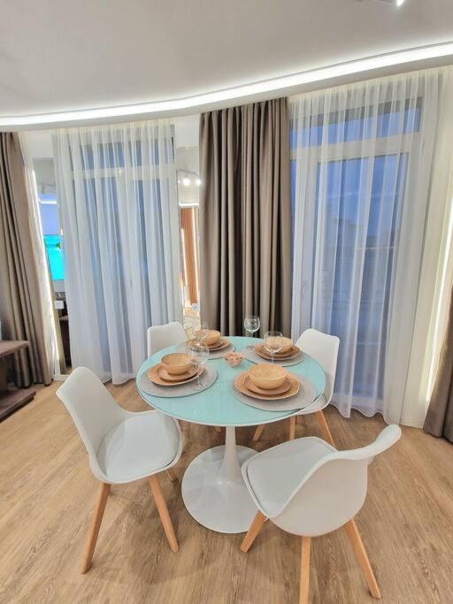 Luxury Apartment. 75 Inches Tv Varna Esterno foto