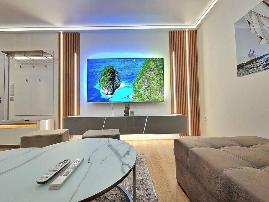 Luxury Apartment. 75 Inches Tv Varna Esterno foto