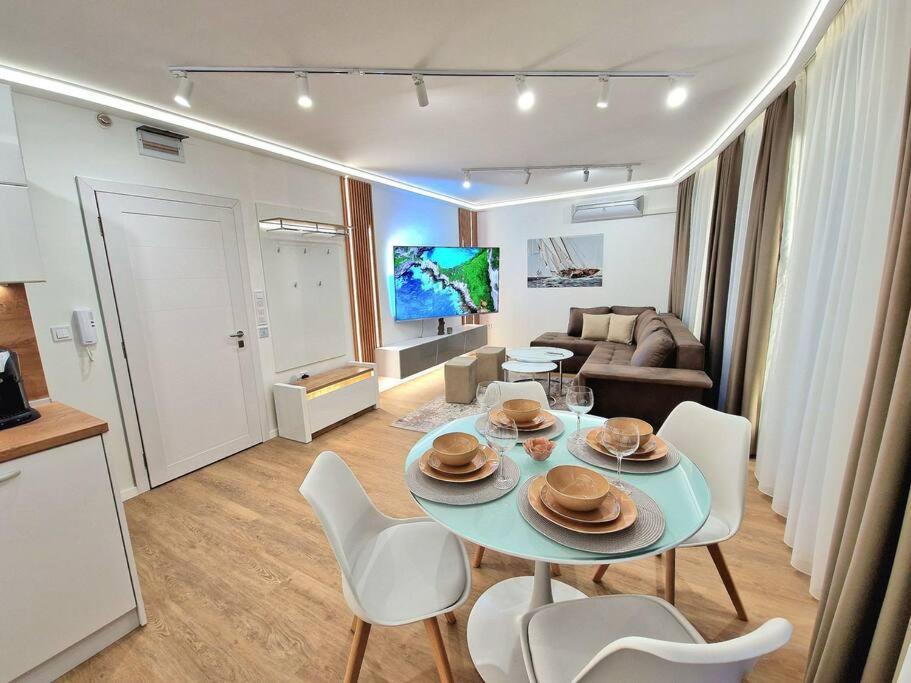 Luxury Apartment. 75 Inches Tv Varna Esterno foto