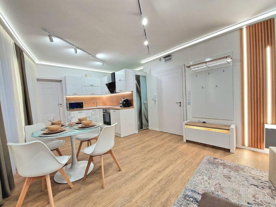 Luxury Apartment. 75 Inches Tv Varna Esterno foto